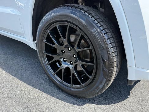 Used 2018 Jeep Grand Cherokee Altitude AWD/4WD image 15
