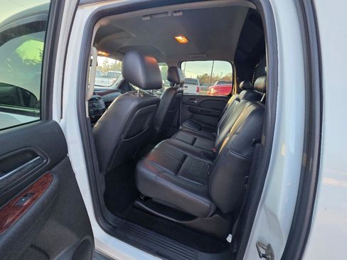 Used 2010 Chevrolet Avalanche LT image 7