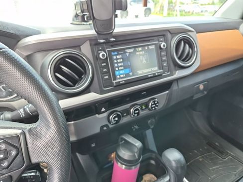 Used 2017 Toyota Tacoma SR5 w/ Tow Package image 7