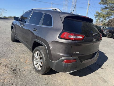Used 2018 Jeep Cherokee Limited w/ Luxury Group AWD/4WD image 6