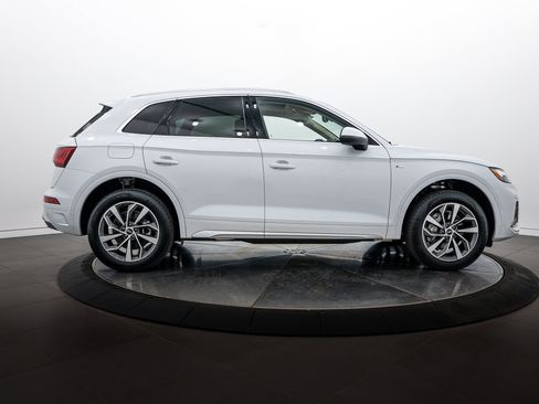 Used 2023 Audi Q5 2.0T Premium Plus w/ Premium Plus Package AWD/4WD image 3