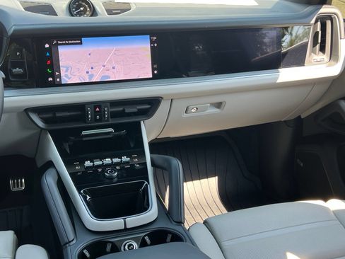Certified 2024 Porsche Cayenne S AWD/4WD image 28