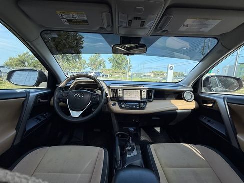 Used 2018 Toyota RAV4 XLE AWD/4WD image 18