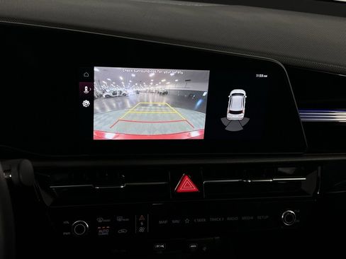 Used 2023 Kia Niro EX image 22
