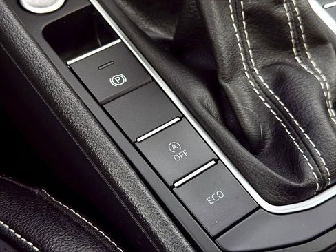 Used 2025 Volkswagen Jetta SE image 10