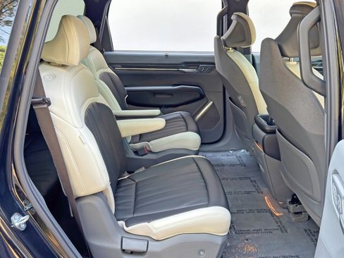 Used 2025 Kia EV9 GT-Line AWD/4WD image 46