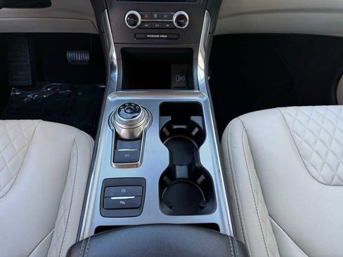 Used 2024 Ford Edge Titanium image 12