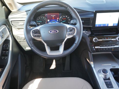 Used 2022 Ford Explorer Limited w/ Equipment Group 301A image 23