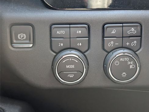 Used 2024 Chevrolet Silverado 1500 LT image 28