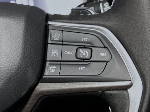 New 2025 Jeep Grand Cherokee Limited w/ Luxury Tech Group II image 29