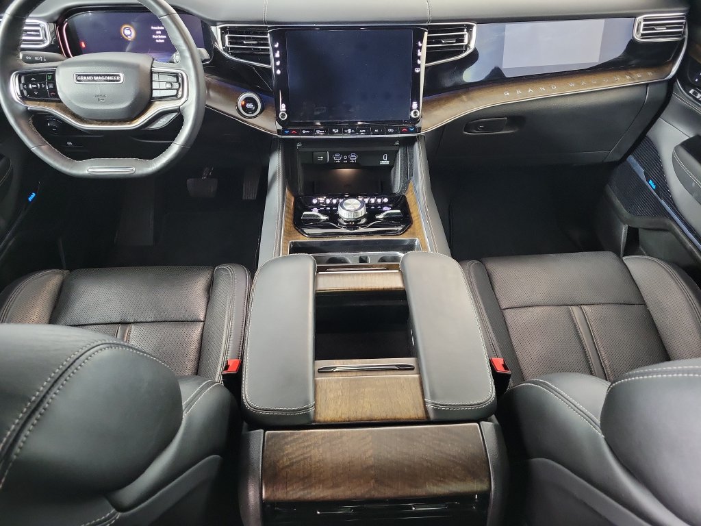 Used 2025 Jeep Grand Wagoneer 4WD image 14