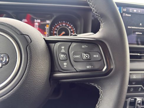 Used 2025 Jeep Wrangler Unlimited Rubicon AWD/4WD image 22