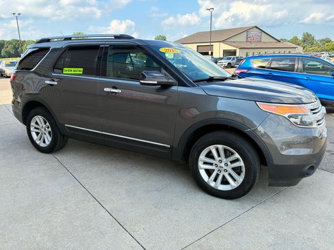Used 2015 Ford Explorer XLT w/ Equipment Group 202A AWD/4WD image 4