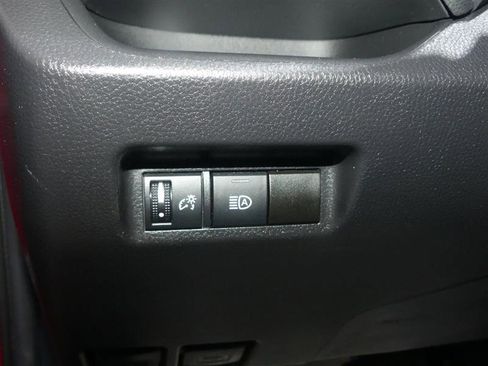 Used 2021 Toyota RAV4 XLE AWD/4WD image 29