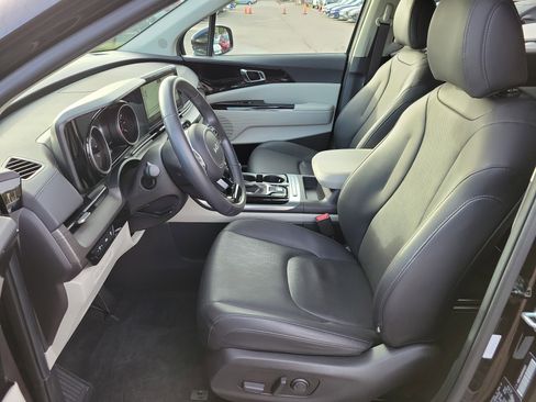 Certified 2024 Kia Carnival EX image 22