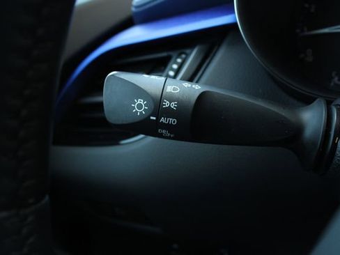 Used 2021 Toyota C-HR XLE FWD image 11