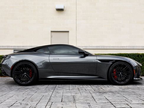 Used 2024 Aston Martin DB12 image 17