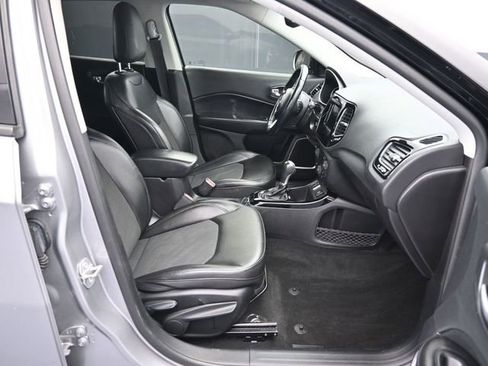 Used 2019 Jeep Compass Altitude image 40