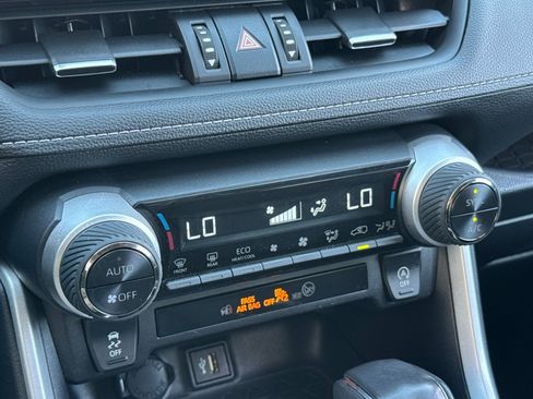 Used 2025 Toyota RAV4 XLE Premium AWD/4WD image 19