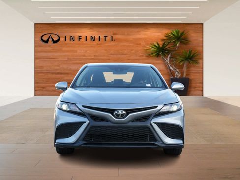 Used 2023 Toyota Camry SE image 2