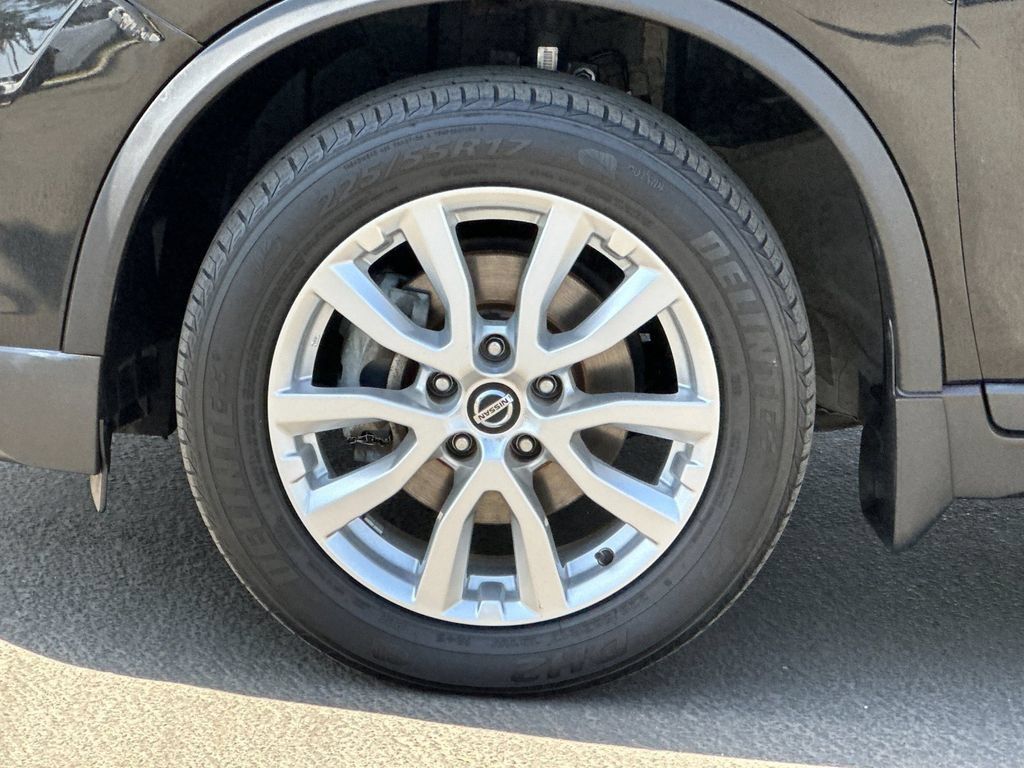 Used 2017 Nissan Rogue SV w/ Sun & Sound Touring Package FWD image 24