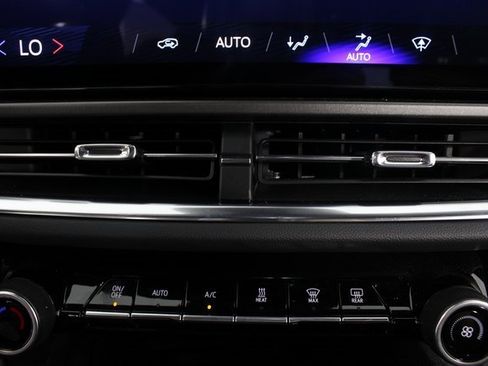 Used 2025 Chevrolet Equinox EV LT image 5