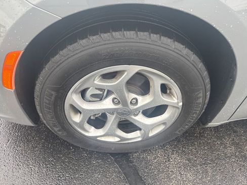 Used 2023 Chrysler Pacifica Limited image 25