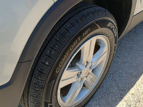 Used 2019 Chevrolet Trax LT w/ LT Convenience Package AWD/4WD image 28