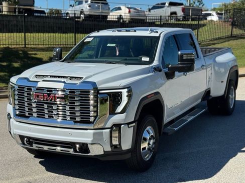 New 2026 GMC Sierra 3500 Denali w/ Denali Reserve Package image 10