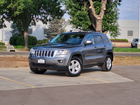 Used 2013 Jeep Grand Cherokee Laredo AWD/4WD image 2