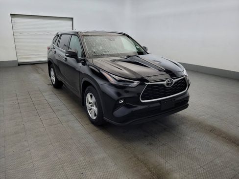 Used 2022 Toyota Highlander LE AWD/4WD image 13