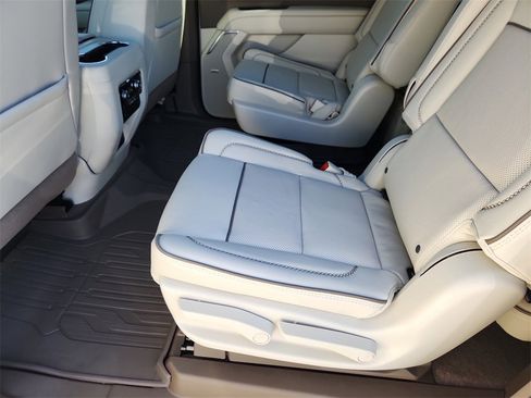 New 2026 GMC Yukon XL Denali image 8