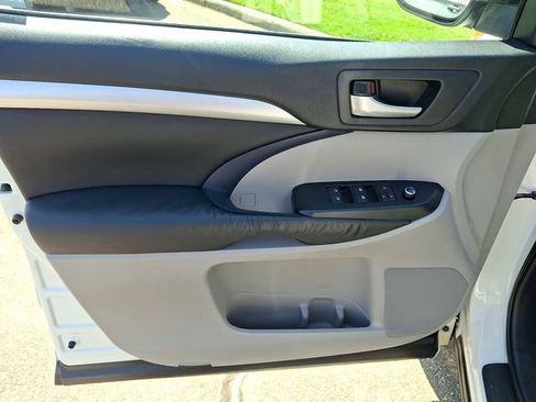 Used 2015 Toyota Highlander XLE AWD/4WD image 10