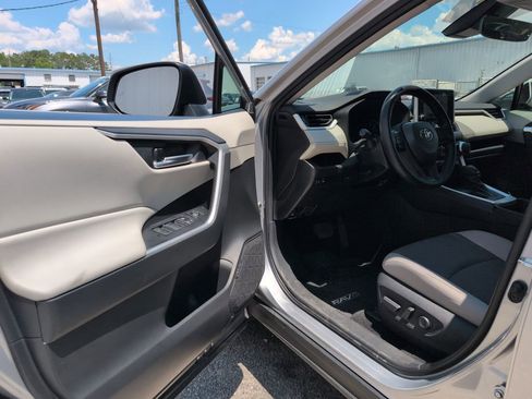 Used 2024 Toyota RAV4 XLE w/ Convenience Package FWD image 10