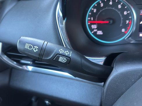 Used 2023 Chevrolet Traverse LT FWD image 32