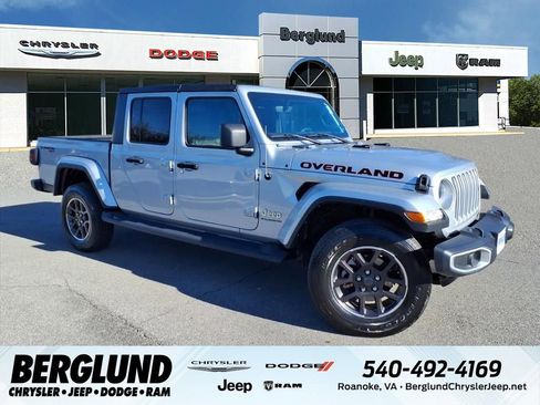 Used 2023 Jeep Gladiator Overland w/ Cold Weather Group image 1