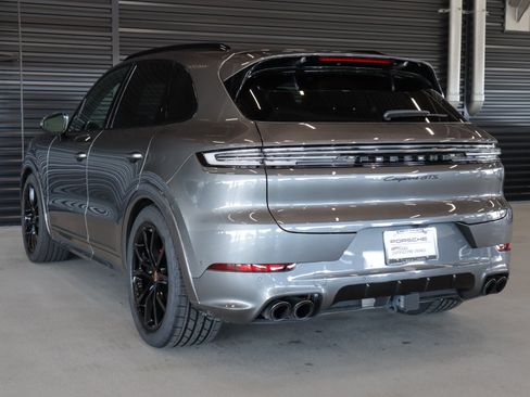 Certified 2025 Porsche Cayenne GTS AWD/4WD image 3