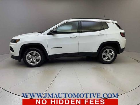Used 2023 Jeep Compass Latitude w/ Convenience Group AWD/4WD image 2