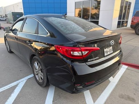 Used 2017 Hyundai Sonata SE FWD image 2
