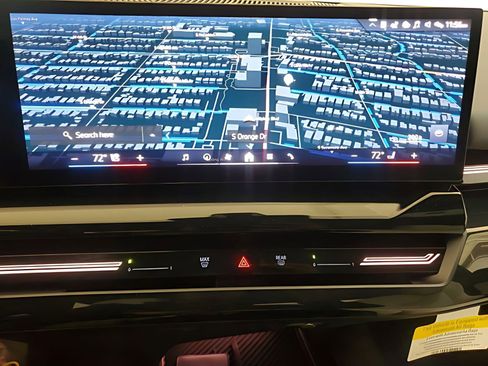 Used 2025 BMW 530i w/ Premium Package image 15