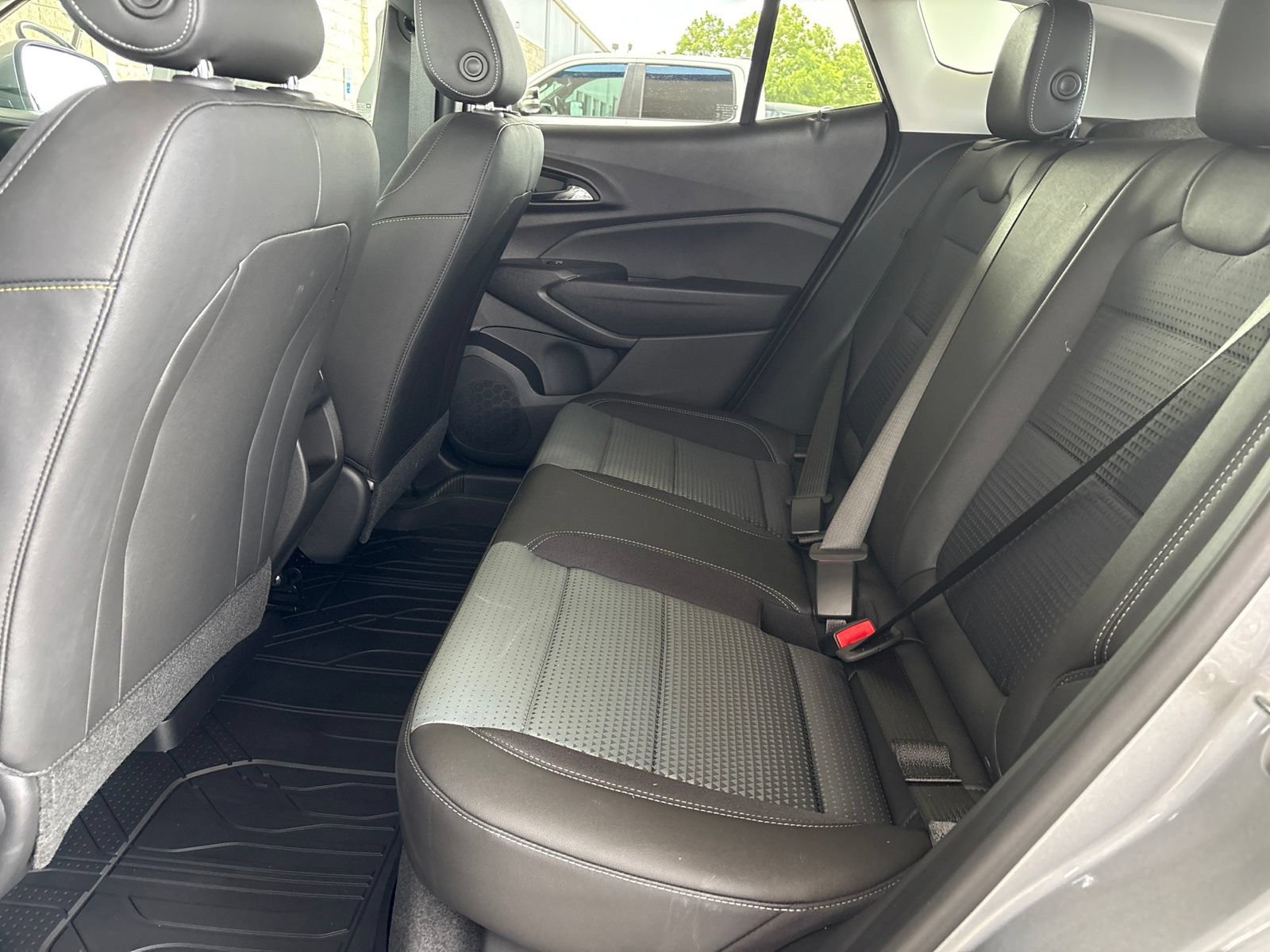 New 2026 Chevrolet Trax LT w/ LT Convenience Package FWD image 14