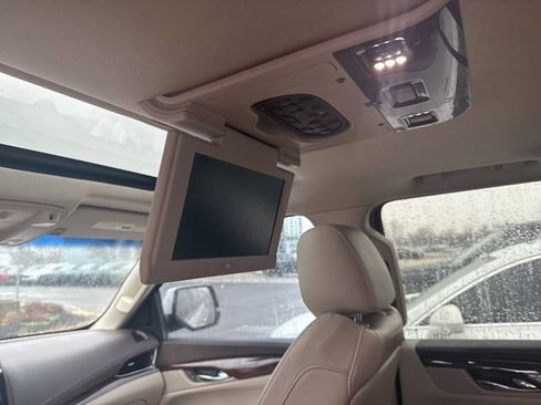 Used 2016 Cadillac Escalade Luxury image 9