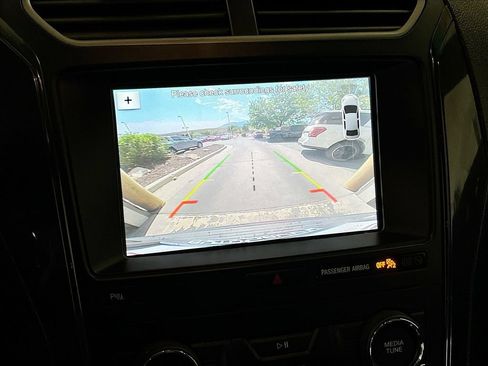 Used 2019 Ford Explorer XLT w/ Equipment Group 202A AWD/4WD image 14