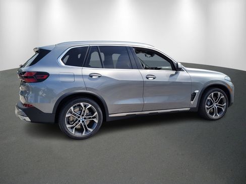 Used 2026 BMW X5 xDrive50e image 7