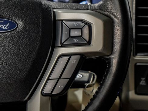 Used 2019 Ford F250 Lariat w/ Lariat Value Package AWD/4WD image 17