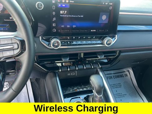 Used 2024 Chevrolet Colorado Z71 w/ Z71 Convenience Package 2 image 18