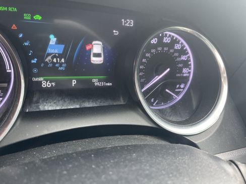Used 2019 Toyota Camry XLE w/ Sunroof Package FWD image 12