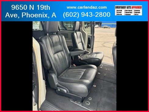 Used 2016 Chrysler Town & Country Touring image 10