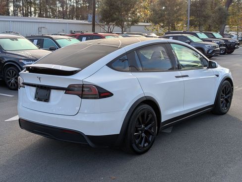 Used 2022 Tesla Model X Plaid image 3