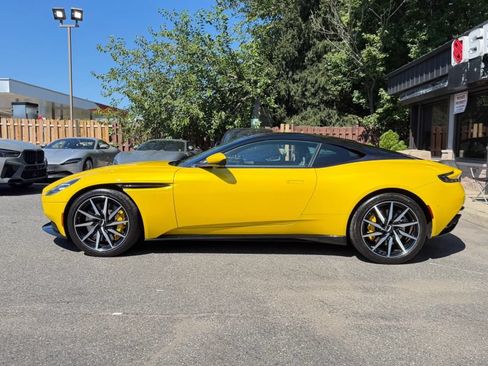 Used 2020 Aston Martin DB11 Coupe RWD image 9